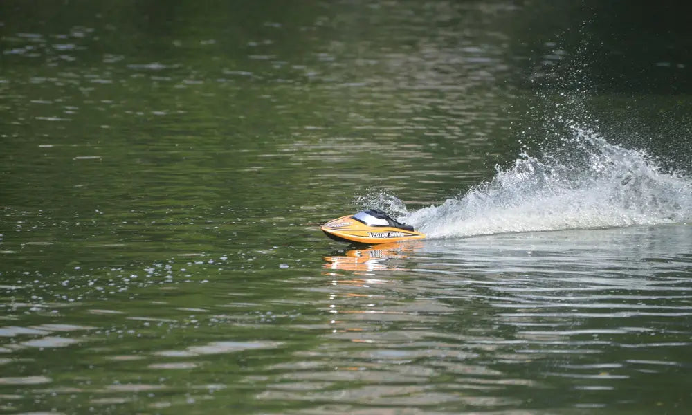 Bateaux de course RC